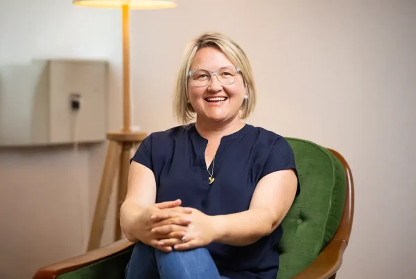 Ein Portraitbild von Thea Josi-Stauber von Vertrauenswelt.